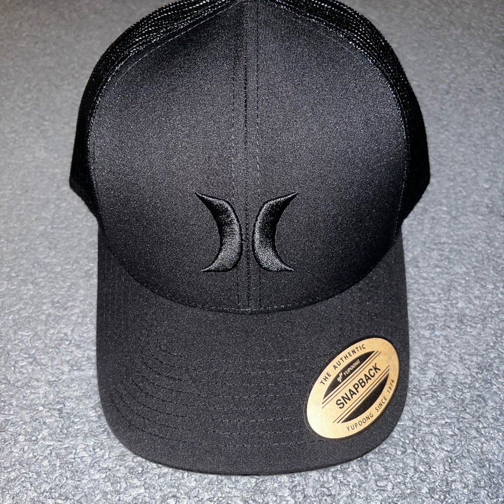 Hurley Black Mesh Snapback hat